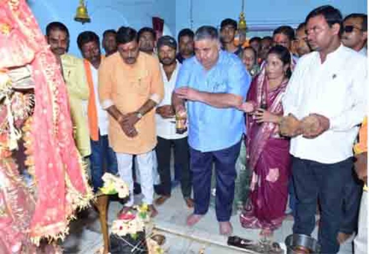 मंत्री राजेश अग्रवाल ने कवर्धा में सिद्धेश्वर महादेव और संकट मोचन हनुमान मंदिर में की पूजा-अर्चना