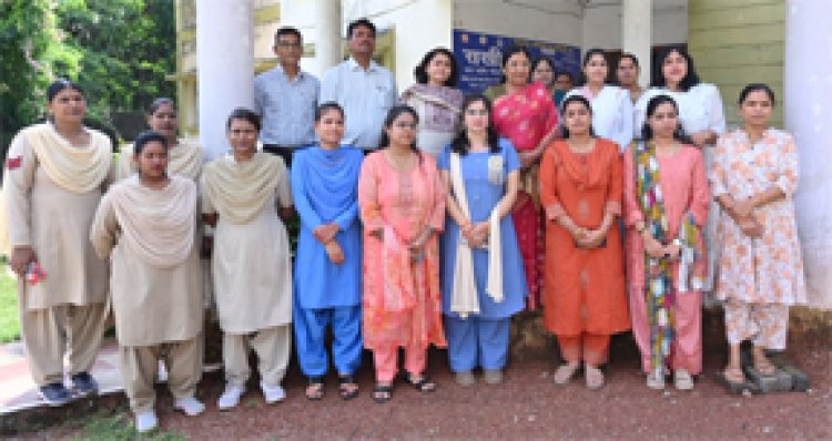 राज्यमंत्री सावित्री ठाकुर ने सखी वन स्टॉप सेंटर का किया निरीक्षण