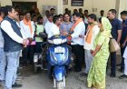 उप मुख्यमंत्री विजय शर्मा ने दिव्यांग धनीराम यादव को प्रदान की स्कूटी, आवागमन होगा आसान