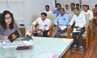 निगम आयुक्त ने ली समीक्षा बैठक