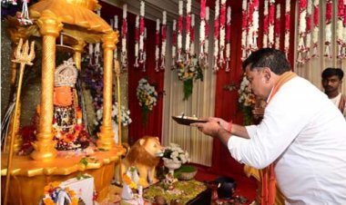 उप मुख्यमंत्री विजय शर्मा ने कवर्धा में मां महामाया और मां विंध्यवासिनी के दर्शन किए