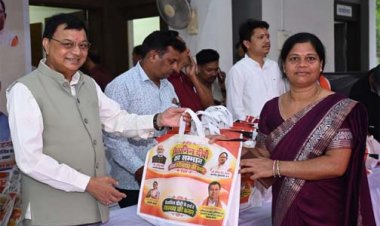 सेवा संकल्प अभियान के तहत मितानिन दीदियों का मंत्री लखन लाल देवांगन ने किया सम्मान