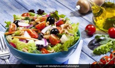 रोज़ की डाइट में स्वाद, रंग और पोषण जोड़ने वाले 10 आसान सलाद