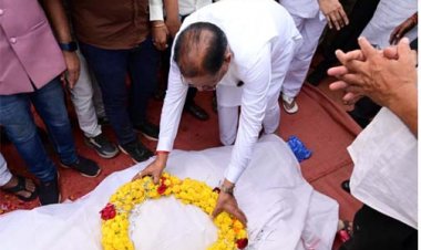 मुख्यमंत्री विष्णुदेव साय ने स्वर्गीय विधायक डोमनलाल कोर्सेवाड़ा को दी अंतिम विदाई
