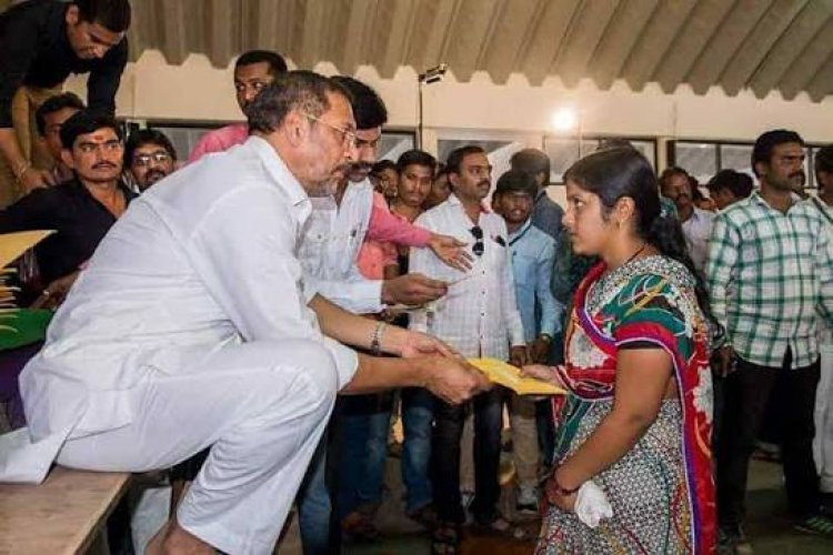 नाना पाटेकर हमेशा किसानों, सूखे से परेशान गांवों और जरूरतमंद परिवारों की मदद करते रहे
