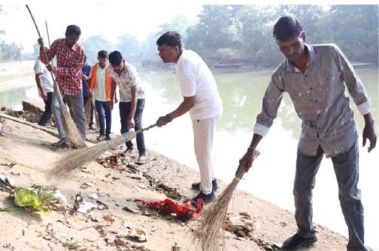 रामपुर आश्रम में जनभागीदारी से चला सेवा संकल्प के साथ स्वच्छता  अभियान