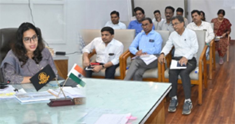 निगम आयुक्त ने ली समीक्षा बैठक