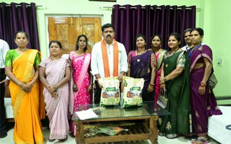 उप मुख्यमंत्री  विजय शर्मा से मिलीं माँ दंतेश्वरी महिला किसान उत्पादक कंपनी की सदस्य
