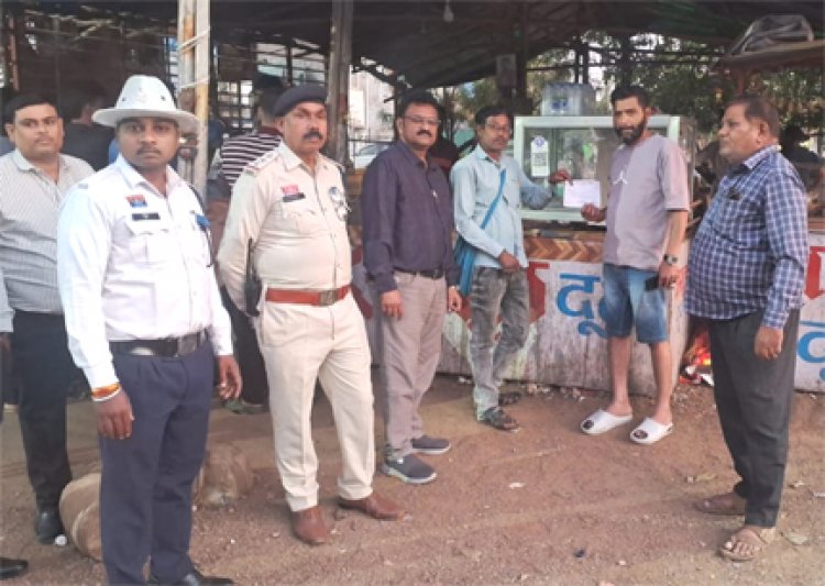 सिविक सेंटर में अवैध ठेला-गुमटियों के विरुद्ध निगम का अभियान